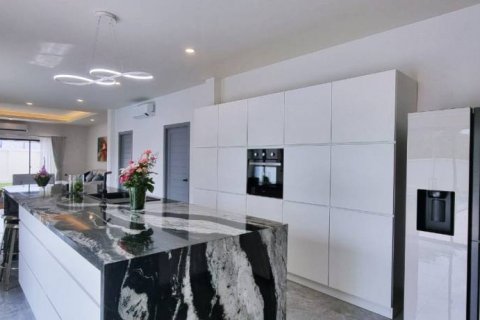 Villa in Pattaya, Thailand 4 bedrooms № 114048 - photo 9