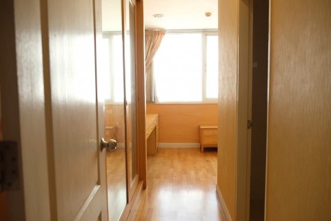 Condo in Khlong San, Bangkok, Thailand, 3 bedrooms  № 134045 - photo 10