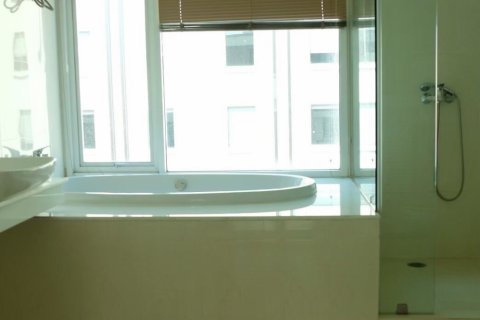 Condo in Khlong San, Bangkok, Thailand, 3 bedrooms  № 134045 - photo 6