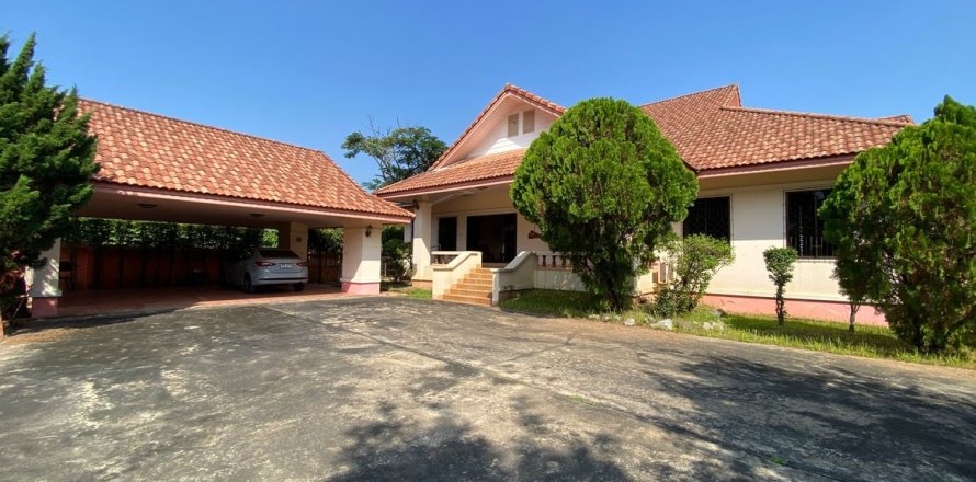 House in Chiang Mai, Thailand 4 bedrooms № 120187