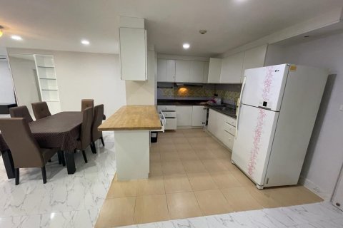 Кондоминиум с 2 спальнями в Ваттхане, Бангкок, Таиланд № 161547 - фото 2