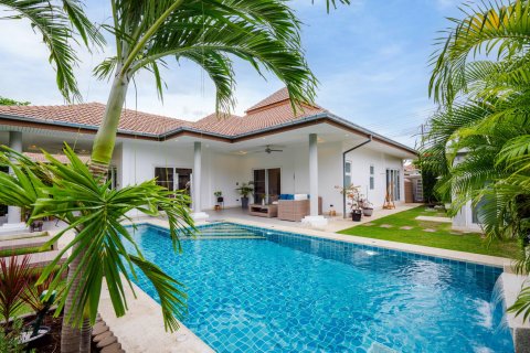 Villa in Hua Hin, Thailand 3 bedrooms № 161550 - photo 2
