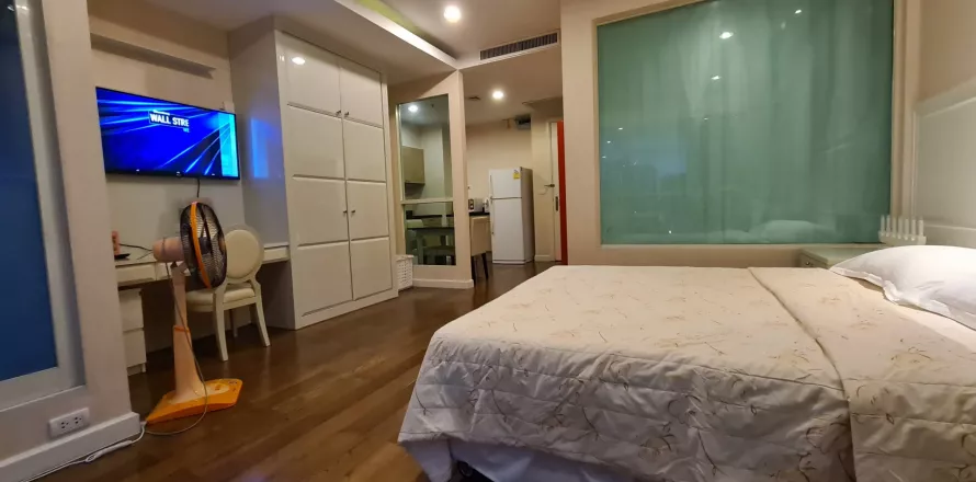 Studio dans le Condo à Pathum Wan, Bangkok, Thaïlande  № 139556