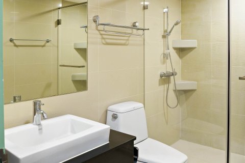 Condo à Huai Khwang, Bangkok, Thaïlande, 2 chambres № 161901 - photo 12