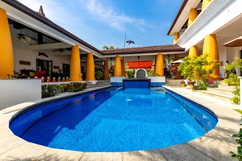 Villa in Hua Hin, Thailand 6 bedrooms № 161897 - photo 2