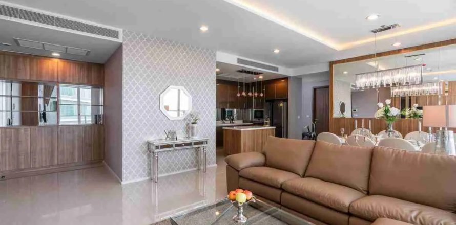 Condo in Bangkok, Thailand, 3 bedrooms  № 181068