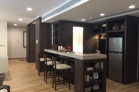 Condo in Bangkok, Thailand, 3 bedrooms  № 181071 - photo 3