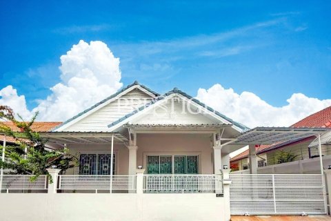 House in Pattaya, Thailand 3 bedrooms № 198334