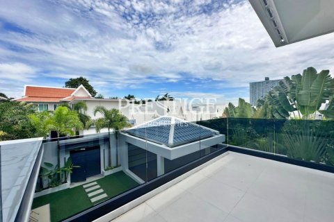 House in Pattaya, Thailand 5 bedrooms № 198338 - photo 18