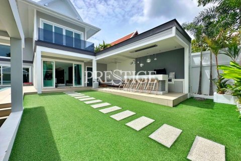 House in Pattaya, Thailand 5 bedrooms № 198338 - photo 25