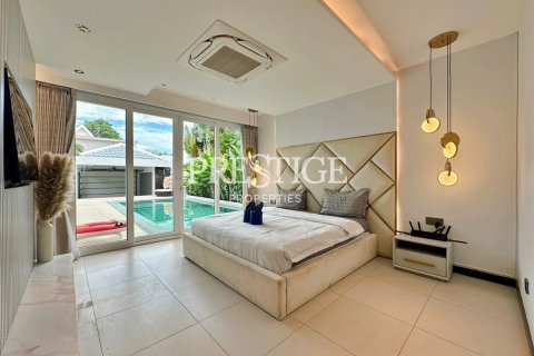 House in Pattaya, Thailand 5 bedrooms № 198338 - photo 9