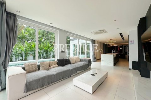 House in Pattaya, Thailand 5 bedrooms № 198338 - photo 4
