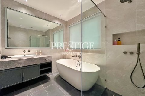 House in Pattaya, Thailand 5 bedrooms № 198338 - photo 11
