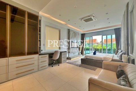 House in Pattaya, Thailand 5 bedrooms № 198338 - photo 16