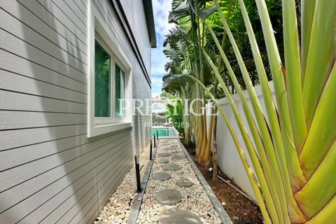 House in Pattaya, Thailand 5 bedrooms № 198338 - photo 19