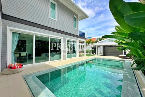 House in Pattaya, Thailand 5 bedrooms № 198338 - photo 22