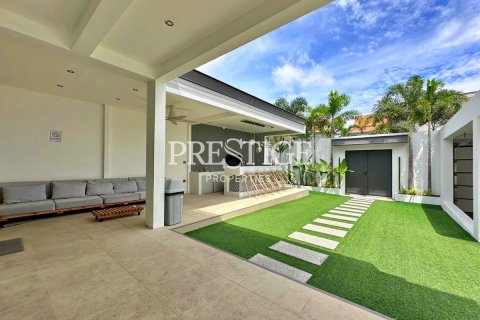 House in Pattaya, Thailand 5 bedrooms № 198338 - photo 24