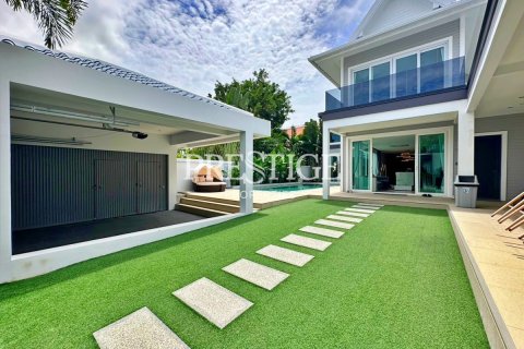 House in Pattaya, Thailand 5 bedrooms № 198338