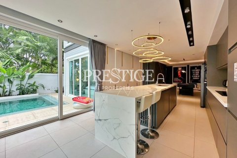 House in Pattaya, Thailand 5 bedrooms № 198338 - photo 5
