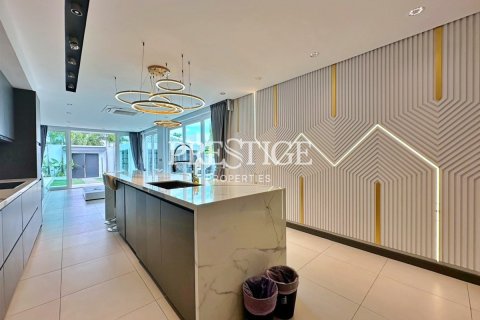 House in Pattaya, Thailand 5 bedrooms № 198338 - photo 6