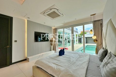 House in Pattaya, Thailand 5 bedrooms № 198338 - photo 10