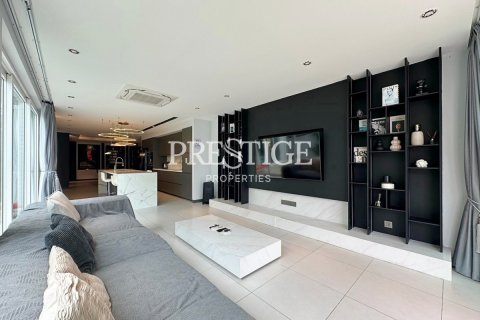 House in Pattaya, Thailand 5 bedrooms № 198338 - photo 3