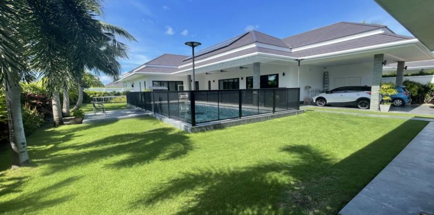 Villa in Cha-am, Thailand 4 bedrooms № 114845