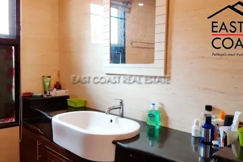 Casa de 4 dormitorios en Pattaya, Tailandia № 213455 - foto 24