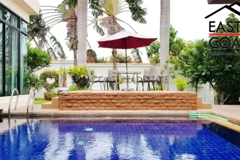 House in Pattaya, Thailand 4 bedrooms № 213455