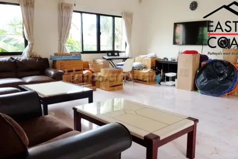 Casa de 4 dormitorios en Pattaya, Tailandia № 213455 - foto 9