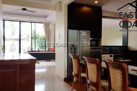 Casa de 4 dormitorios en Pattaya, Tailandia № 213455 - foto 5