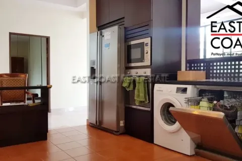 Casa de 4 dormitorios en Pattaya, Tailandia № 213455 - foto 4