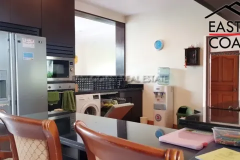 Casa de 4 dormitorios en Pattaya, Tailandia № 213455 - foto 3