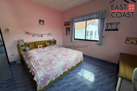 Casa de 4 dormitorios en Pattaya, Tailandia № 213454 - foto 15