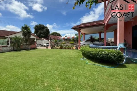Casa de 4 dormitorios en Pattaya, Tailandia № 213454 - foto 3