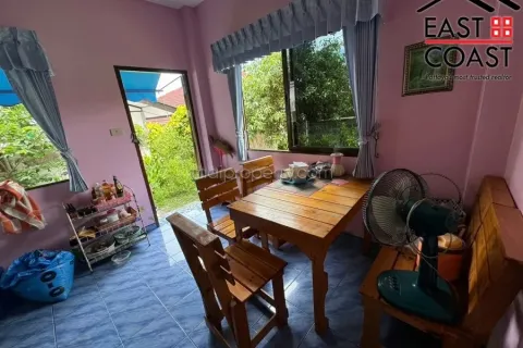 Casa de 4 dormitorios en Pattaya, Tailandia № 213454 - foto 11