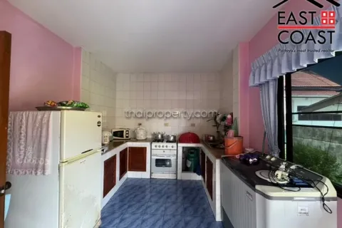 Casa de 4 dormitorios en Pattaya, Tailandia № 213454 - foto 9