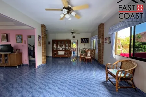 Casa de 4 dormitorios en Pattaya, Tailandia № 213454 - foto 6