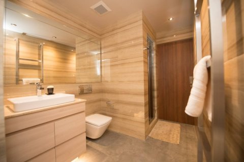 Condo in Bangkok, Thailand, 4 bedrooms  № 181154 - photo 14