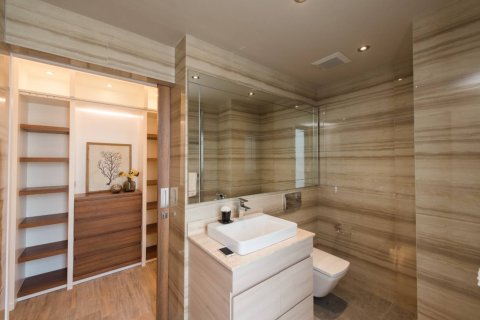 Condo in Bangkok, Thailand, 4 bedrooms  № 181154 - photo 18