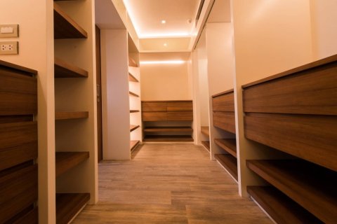 Condo in Bangkok, Thailand, 4 bedrooms  № 181154 - photo 13