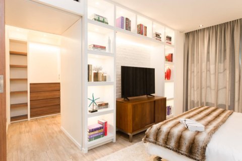 Condo in Bangkok, Thailand, 4 bedrooms  № 181154 - photo 9