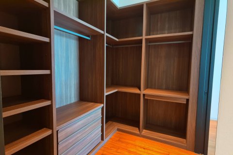 Condo in Bangkok, Thailand, 2 bedrooms  № 181155 - photo 18