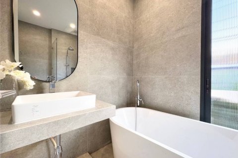 Townhouse in Watthana, Bangkok, Thailand 4 bedrooms № 134401 - photo 16