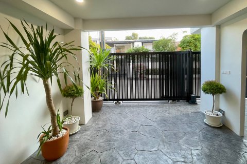 Townhouse in Watthana, Bangkok, Thailand 4 bedrooms № 134401 - photo 27