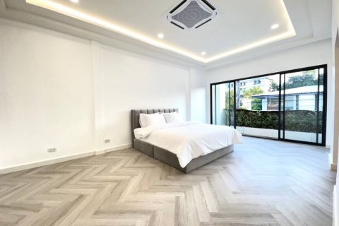 Townhouse in Watthana, Bangkok, Thailand 4 bedrooms № 134401 - photo 13