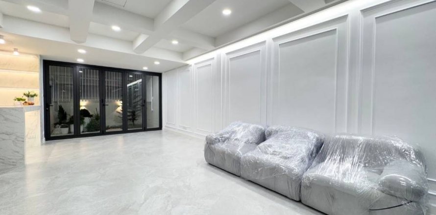 Townhouse in Watthana, Bangkok, Thailand 4 bedrooms № 134401