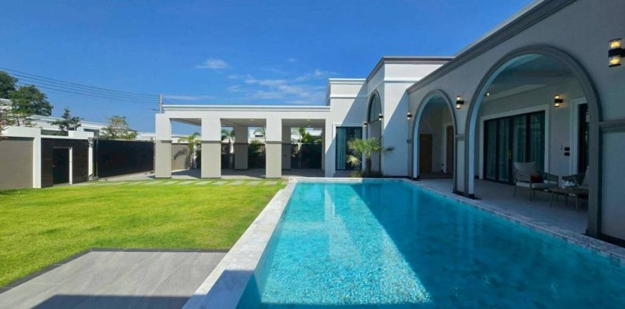 Villa in Pattaya, Thailand 5 bedrooms № 172820