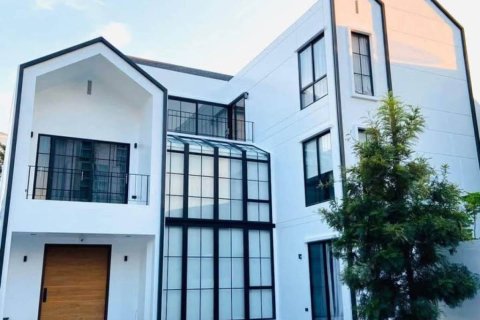 Дом в Кхлонг Сане, Бангкок, Таиланд с 6 спальнями № 172821 - фото 2