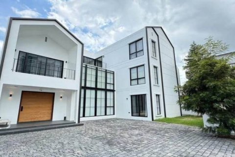 Maison à Khlong San, Bangkok, Thaïlande 6 chambres № 172821